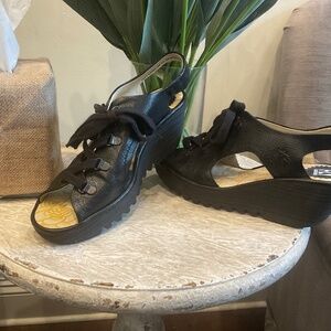 Fly London YIFA Leather Lace Up  Wedge  Black  Sandals , Size 39 EU